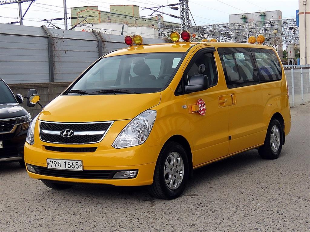 HYUNDAI Starex - Vista 2