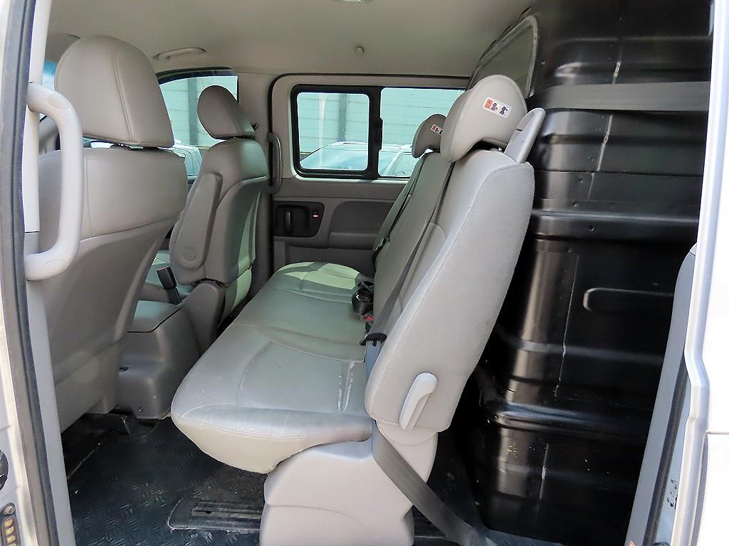 HYUNDAI Starex - Vista 6