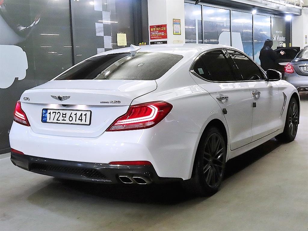 Genesis G70 - Vista 4