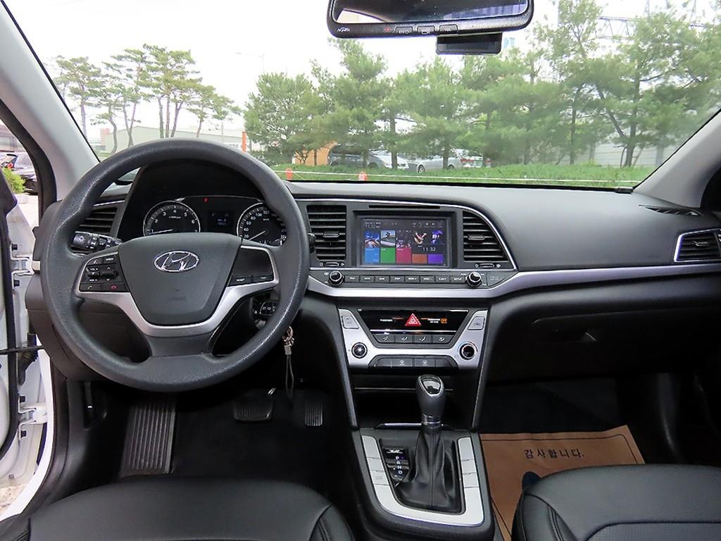 HYUNDAI Avante - Vista 7