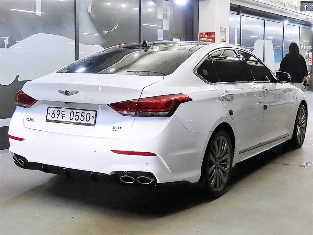 HYUNDAI Genesis - Vista 4