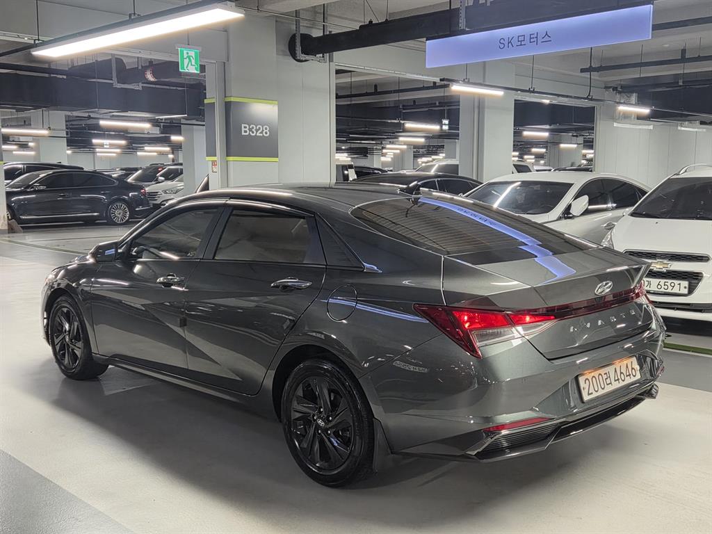 HYUNDAI Avante - Vista 4