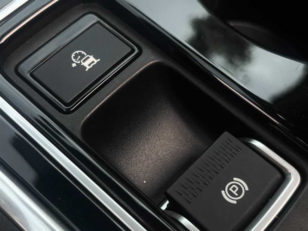 Jaguar XE - Vista 12