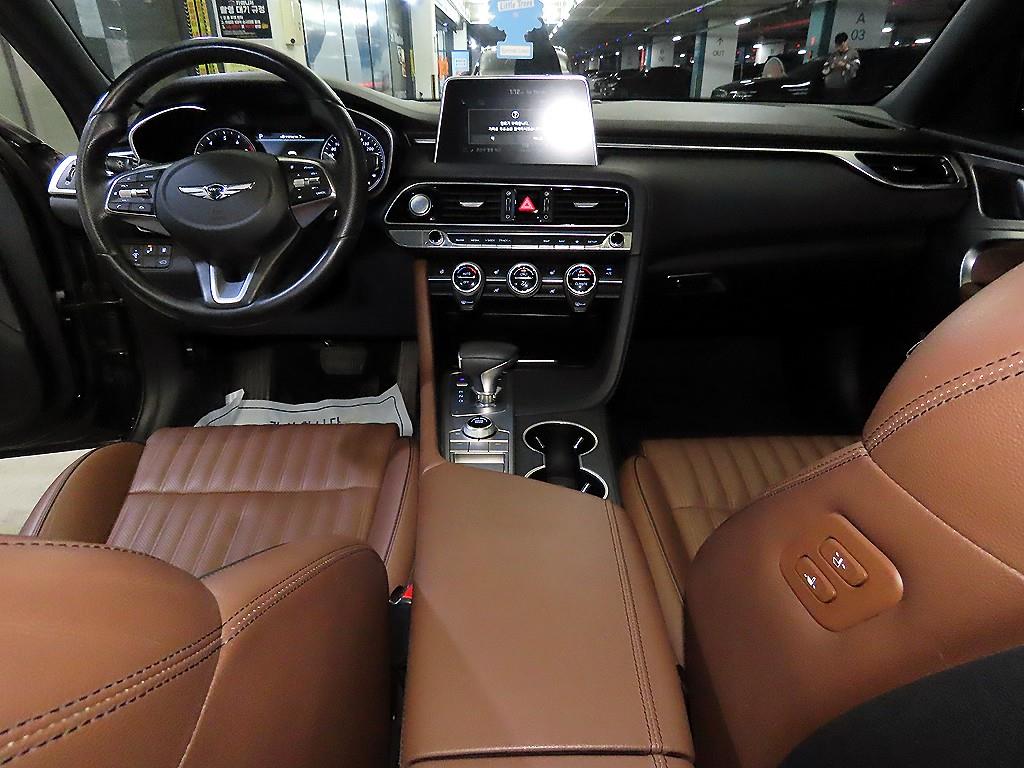 Genesis G70 - Vista 10