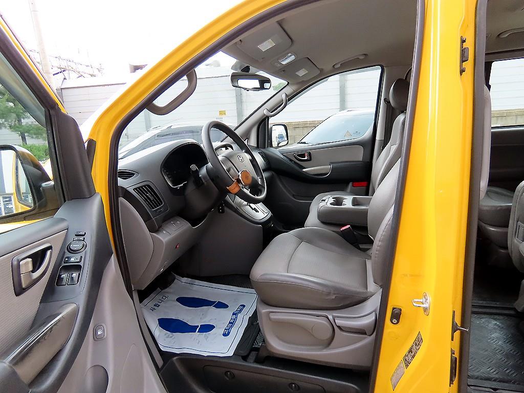 HYUNDAI Starex - Vista 5