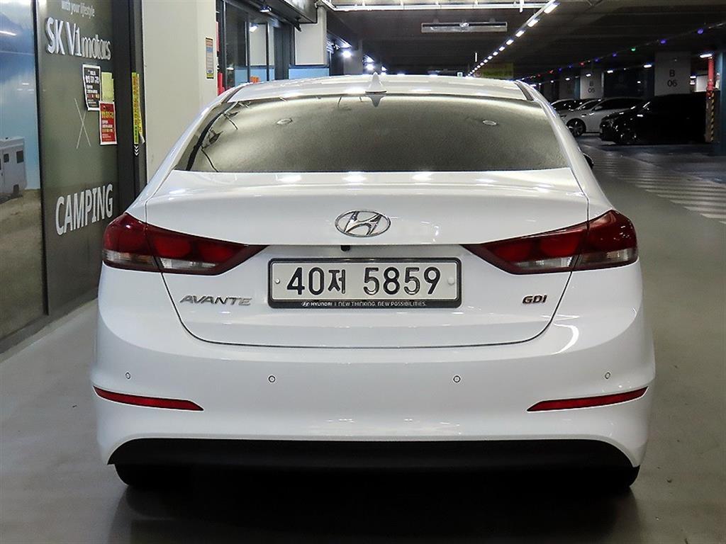 HYUNDAI Avante - Vista 5