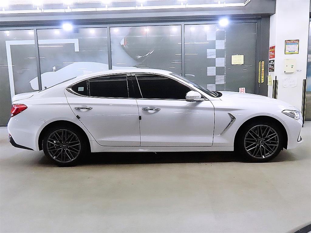 Genesis G70 - Vista 3
