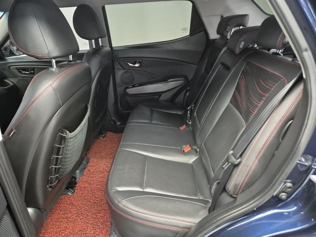 Ssangyong Tivoli - Vista 12