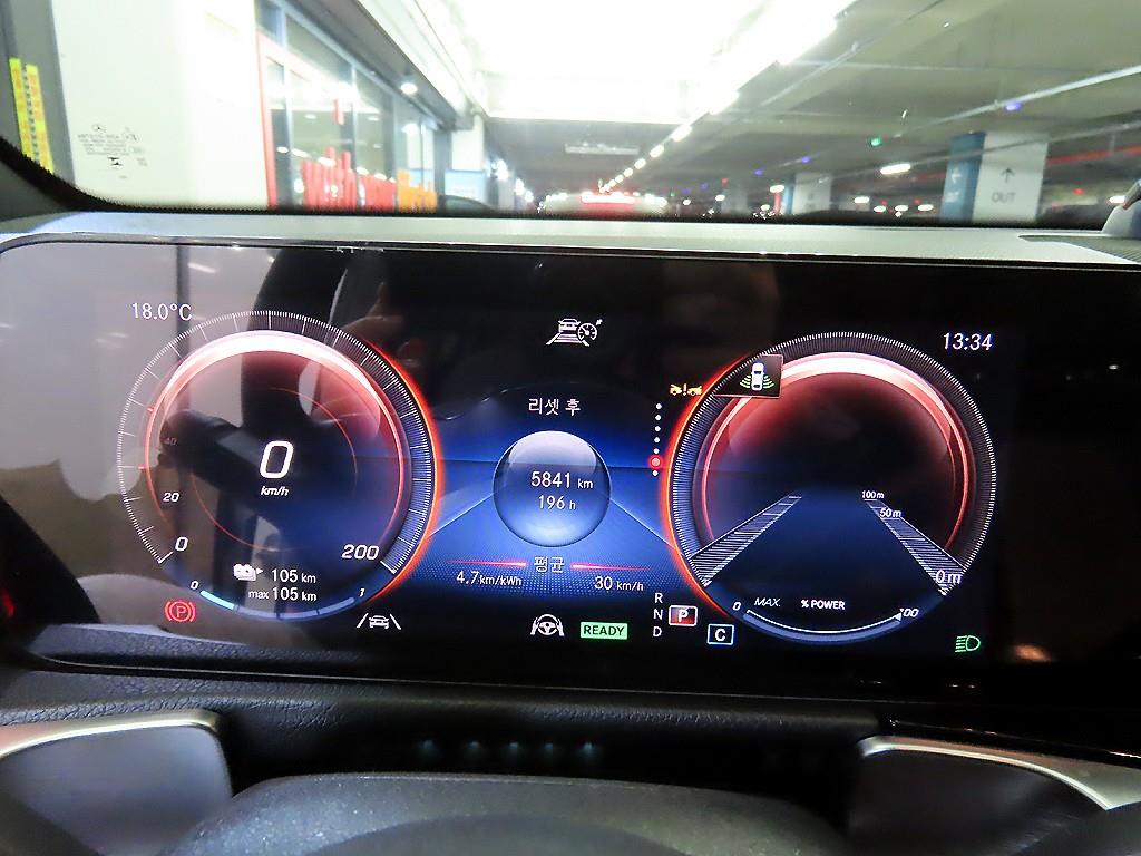 Mercedes Benz EQB - Vista 9