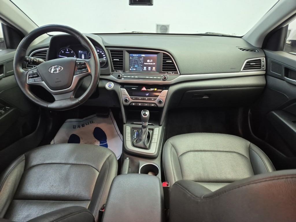HYUNDAI Avante - Vista 7