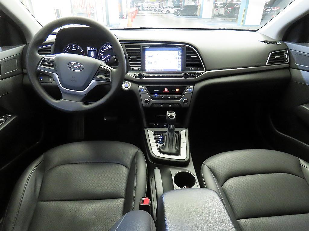 HYUNDAI Avante - Vista 10