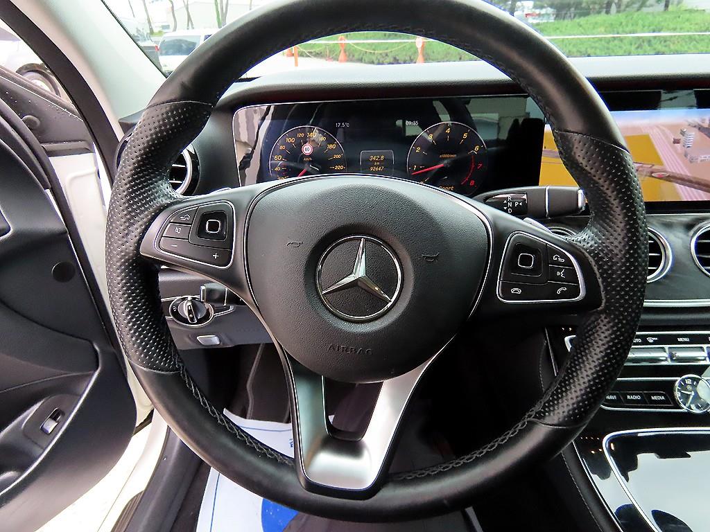 Mercedes Benz E class - Vista 8