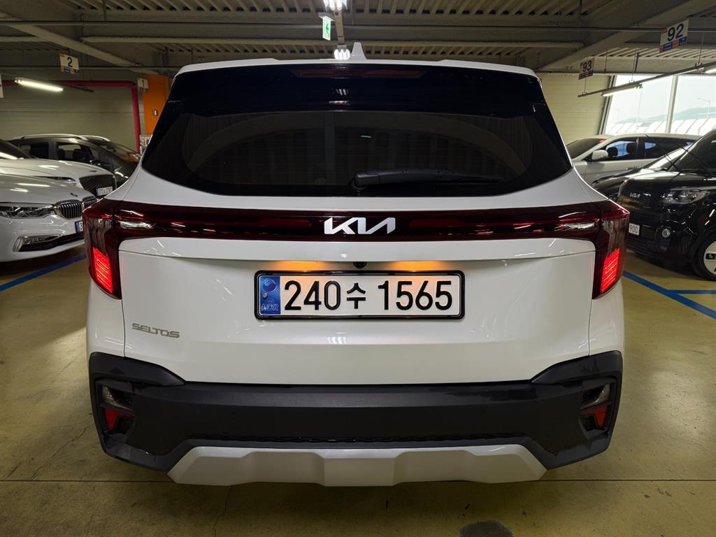 KIA Seltos - Vista 4
