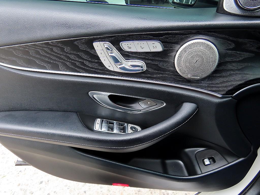 Mercedes Benz E class - Vista 12