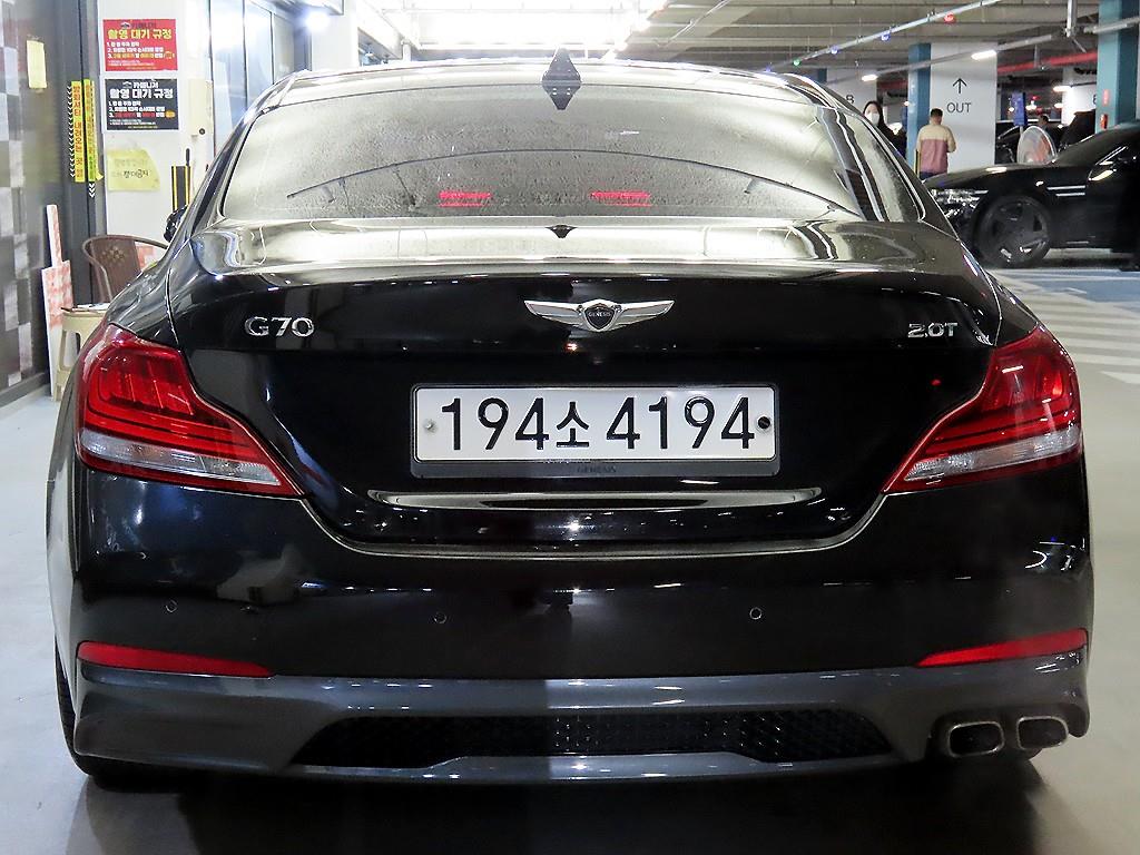 Genesis G70 - Vista 5