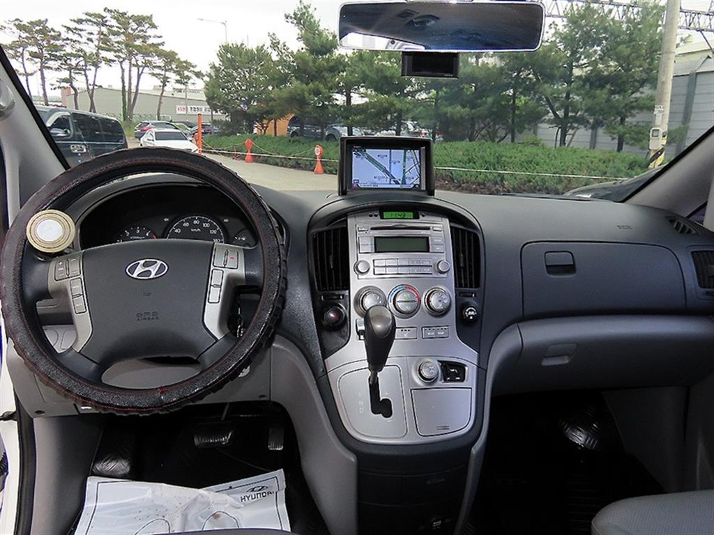 HYUNDAI Starex - Vista 8