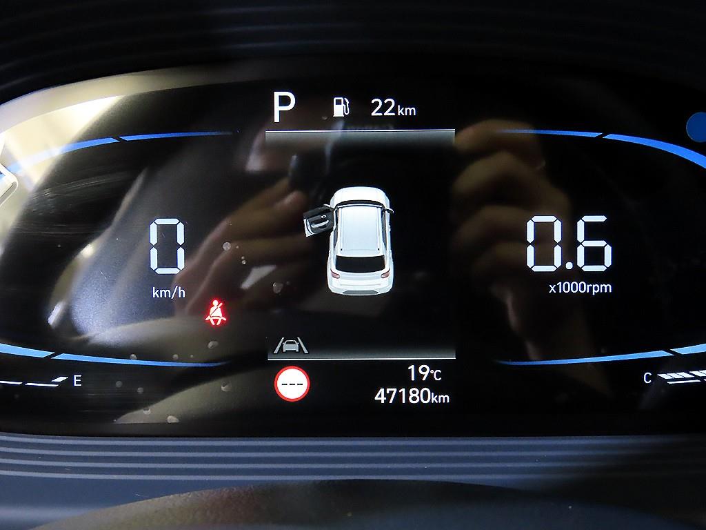 HYUNDAI Venue - Vista 9