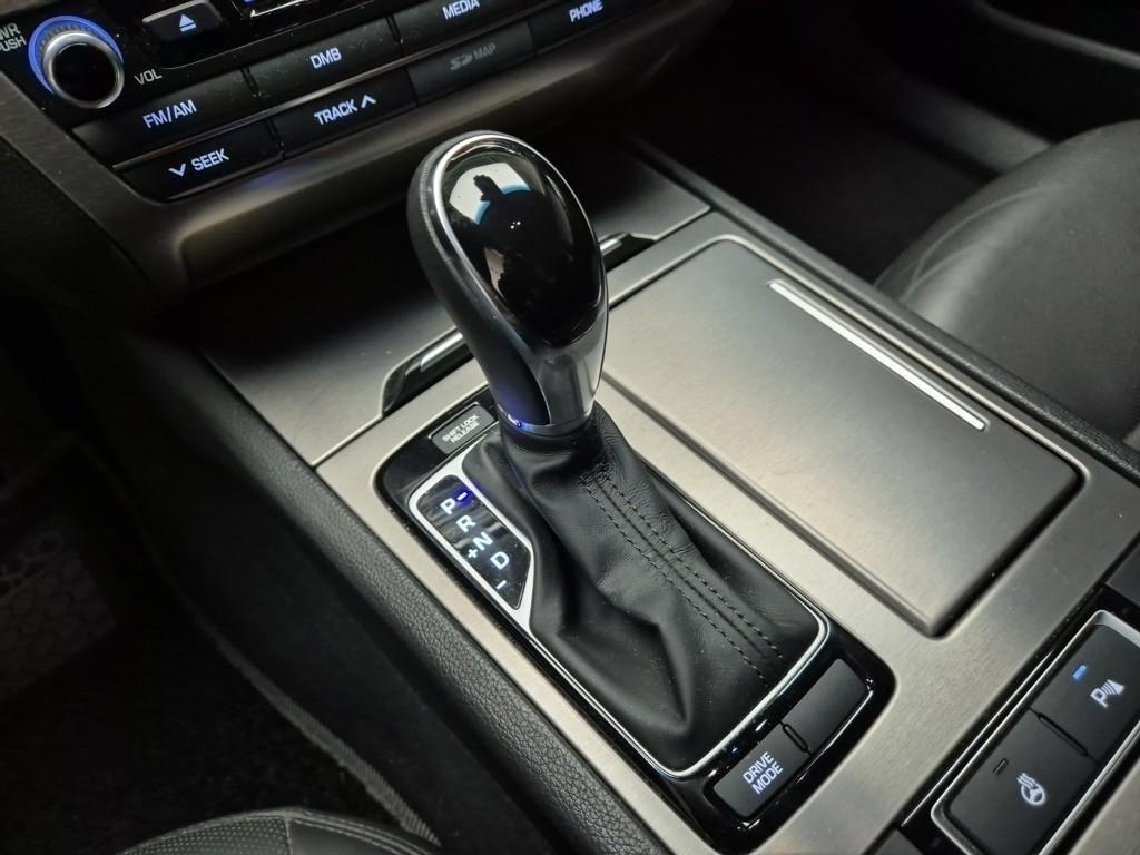 HYUNDAI Genesis - Vista 8