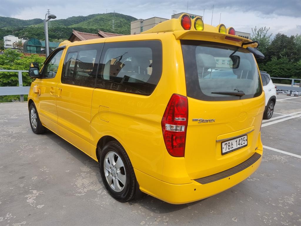 HYUNDAI Starex - Vista 4