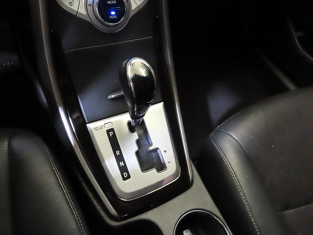 HYUNDAI Avante - Vista 12