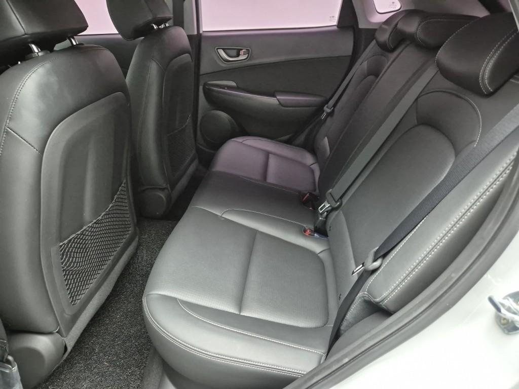 HYUNDAI Kona - Vista 10
