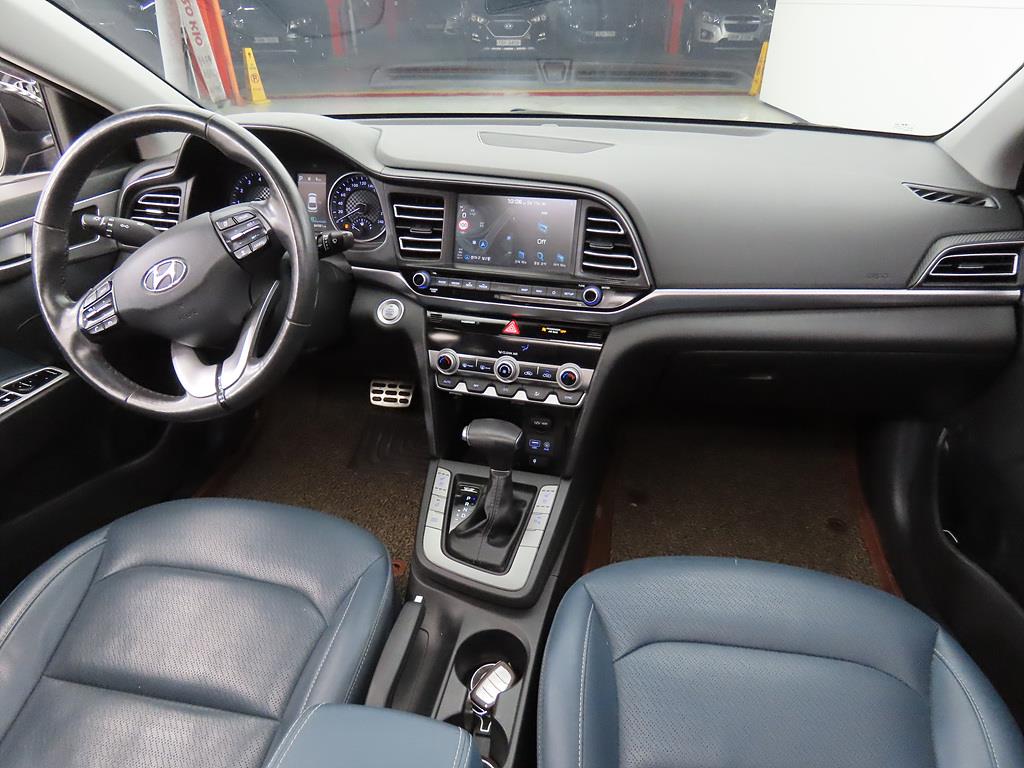 HYUNDAI Avante - Vista 5