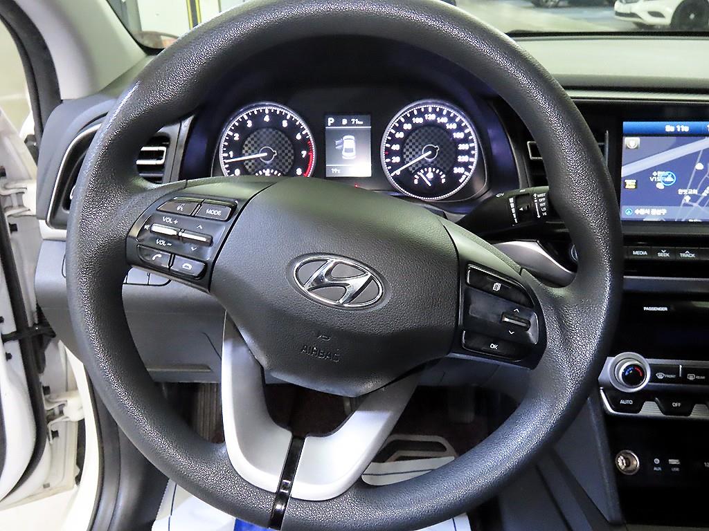 HYUNDAI Avante - Vista 8