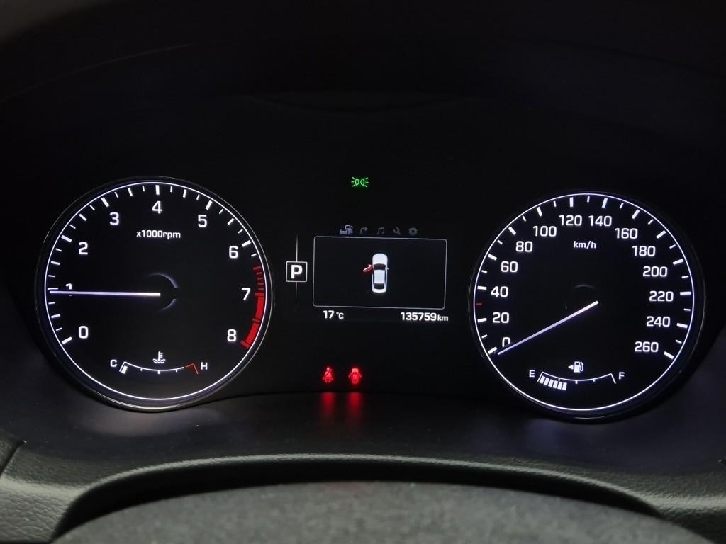 HYUNDAI Genesis - Vista 6