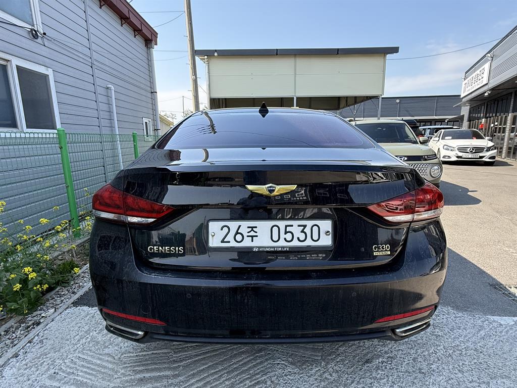 HYUNDAI Genesis - Vista 2