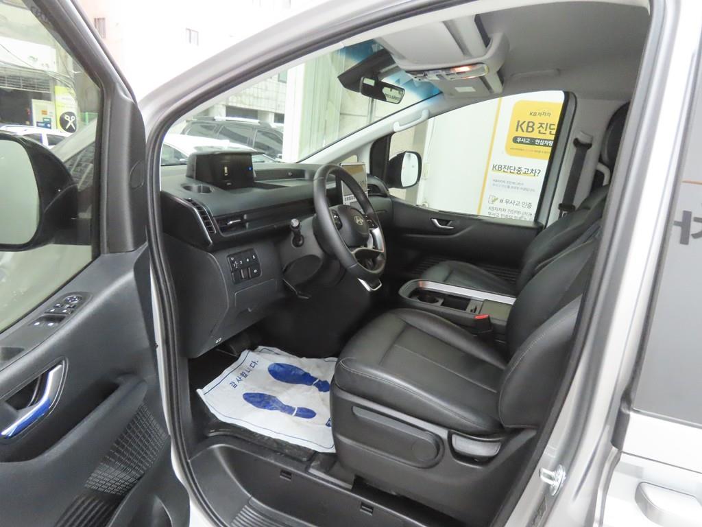 HYUNDAI Staria - Vista 5