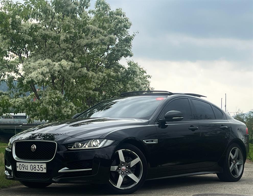 Jaguar XE 2016 Negro - Importación desde Corea - HF Imports Iquique - Foto 1
