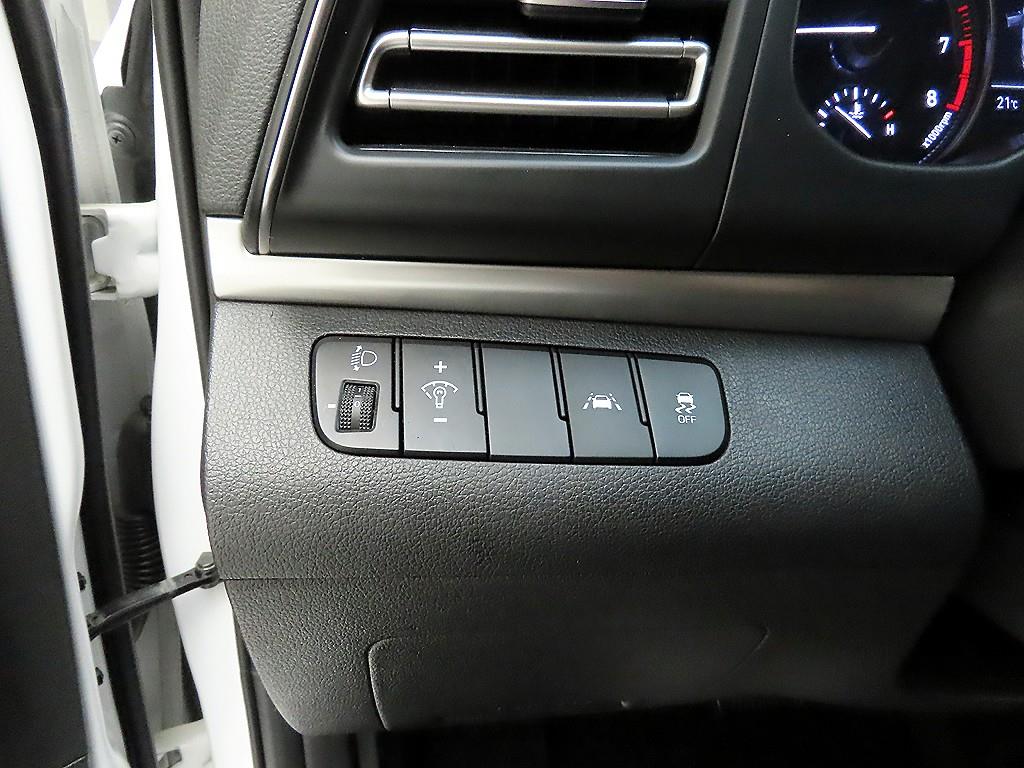 HYUNDAI Avante - Vista 12