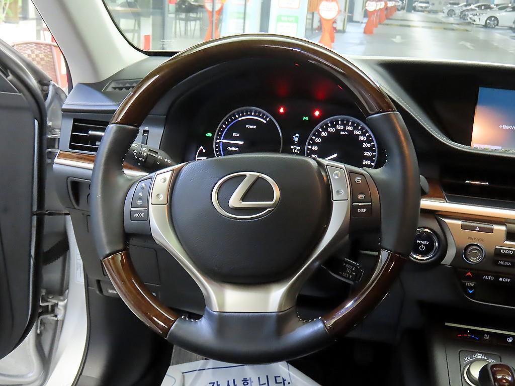 Lexus ES - Vista 8