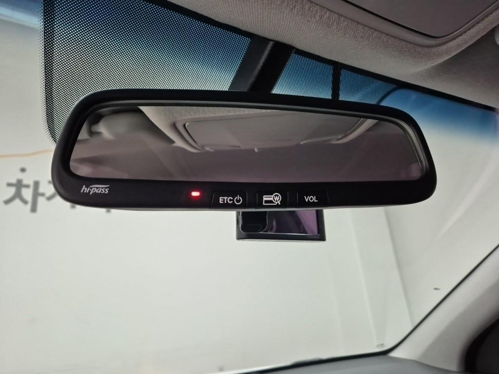 HYUNDAI Kona - Vista 7