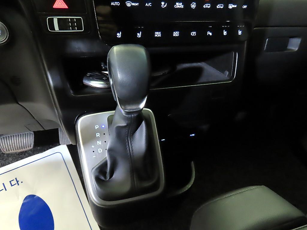 HYUNDAI Staria - Vista 12