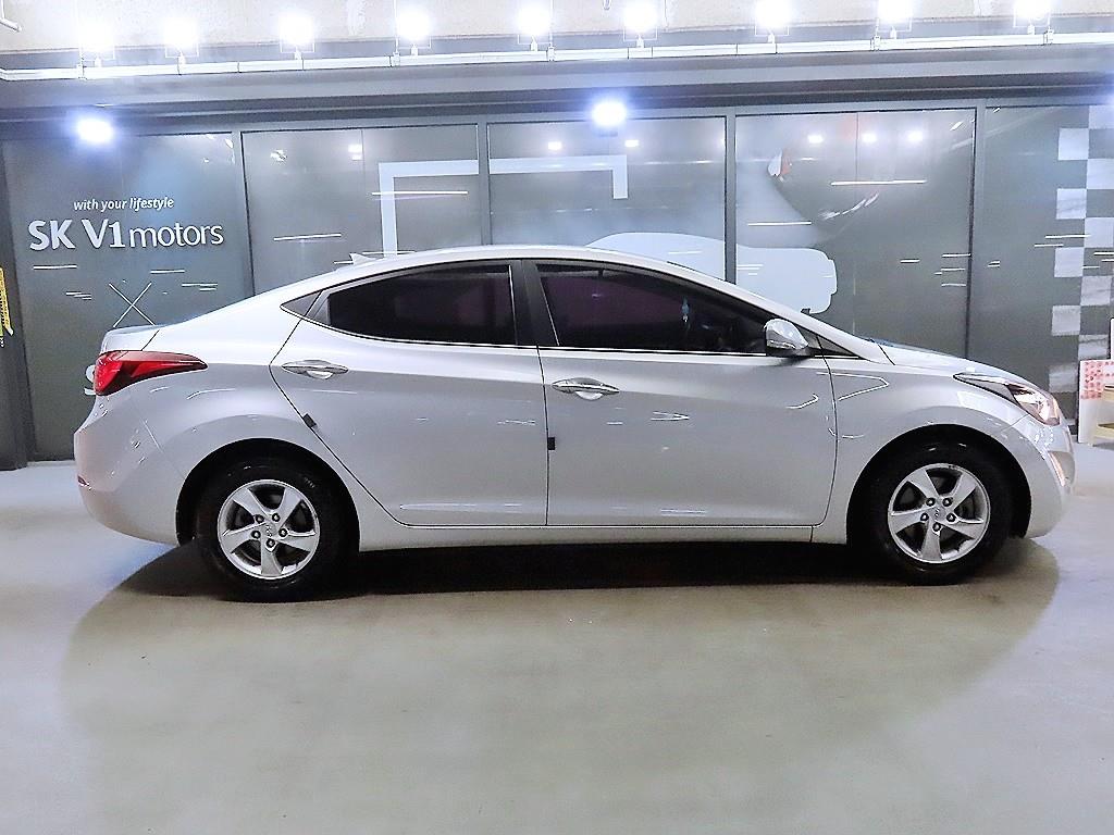 HYUNDAI Avante - Vista 3