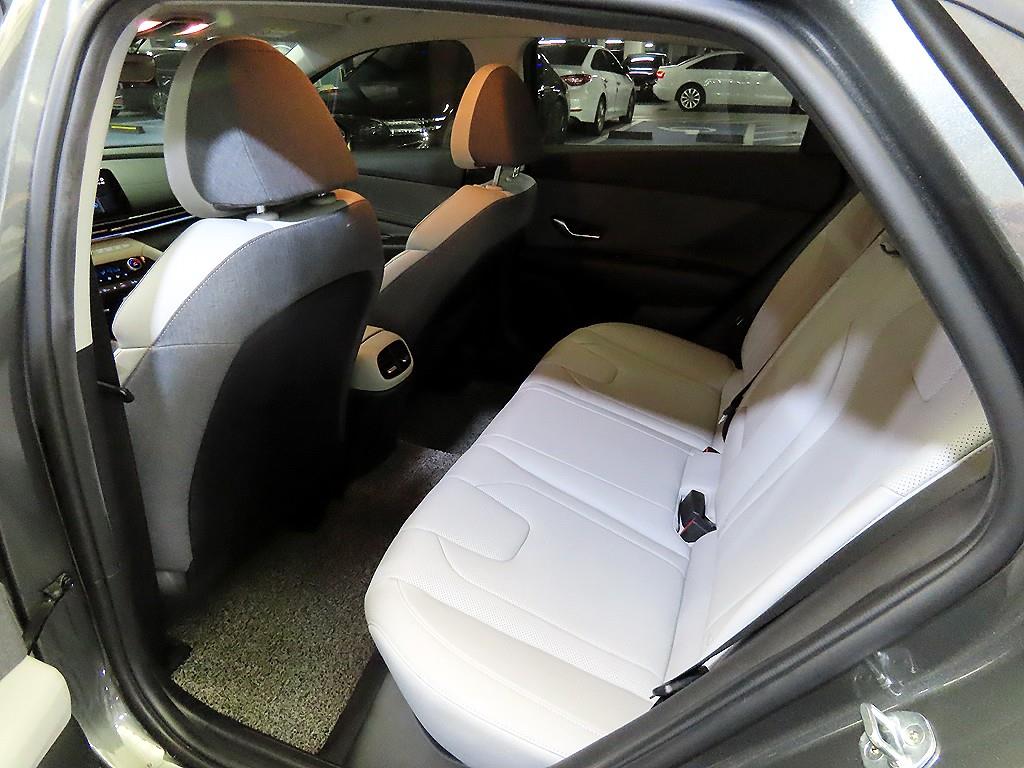 HYUNDAI Avante - Vista 7