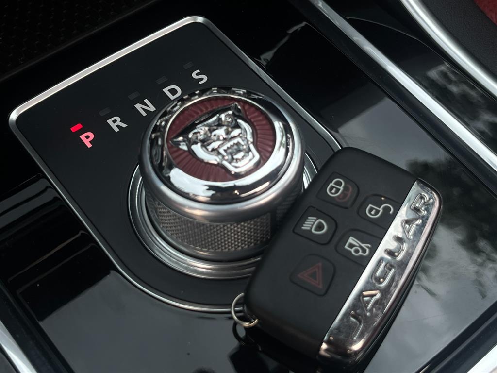 Jaguar XE - Vista 10