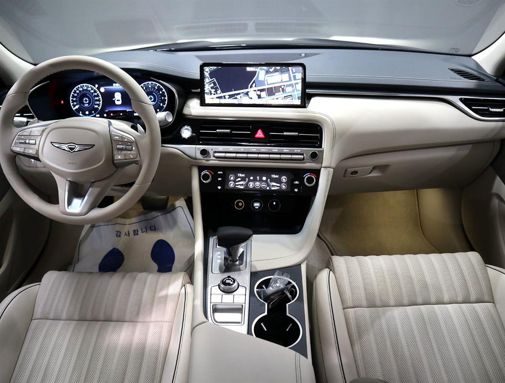 Genesis G70 - Vista 5