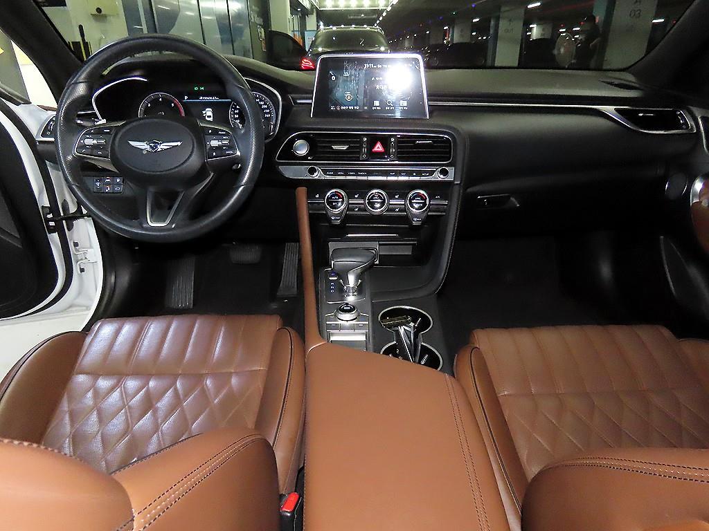 Genesis G70 - Vista 10