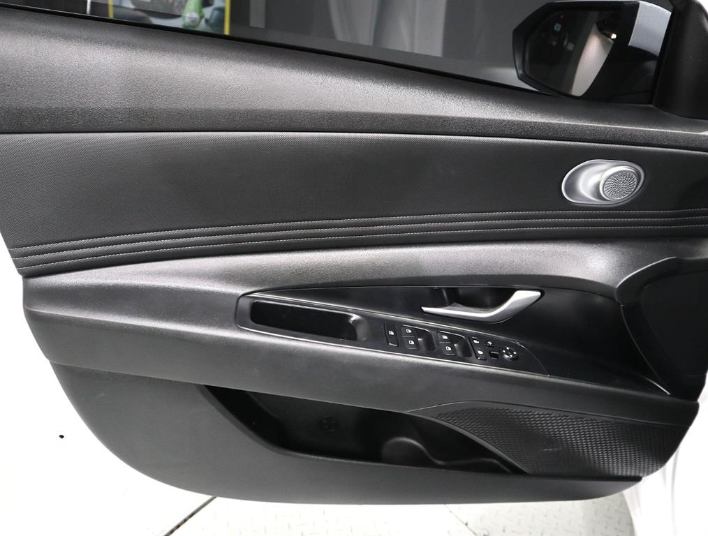 HYUNDAI Avante - Vista 8
