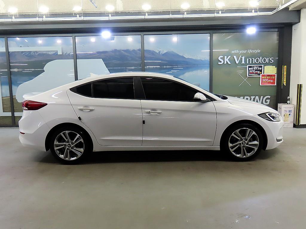 HYUNDAI Avante - Vista 3