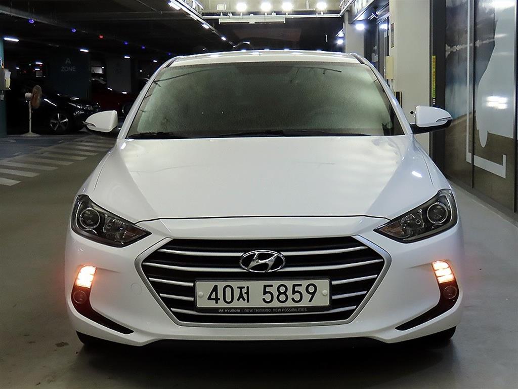 HYUNDAI Avante - Vista 2