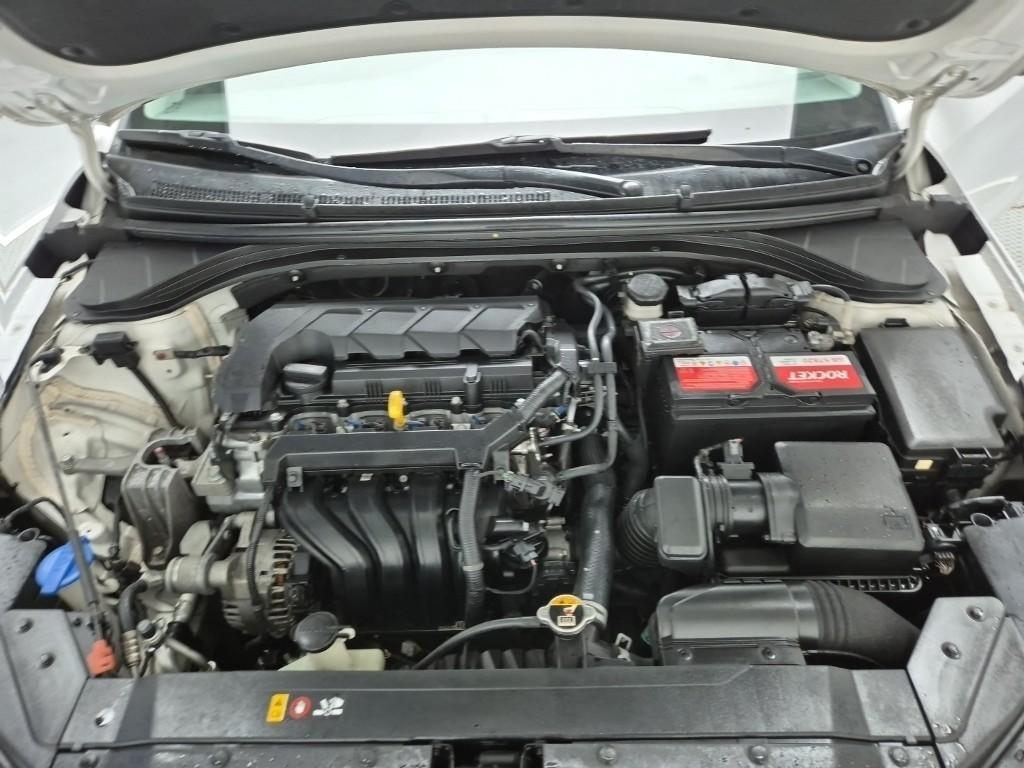 HYUNDAI Avante - Vista 5