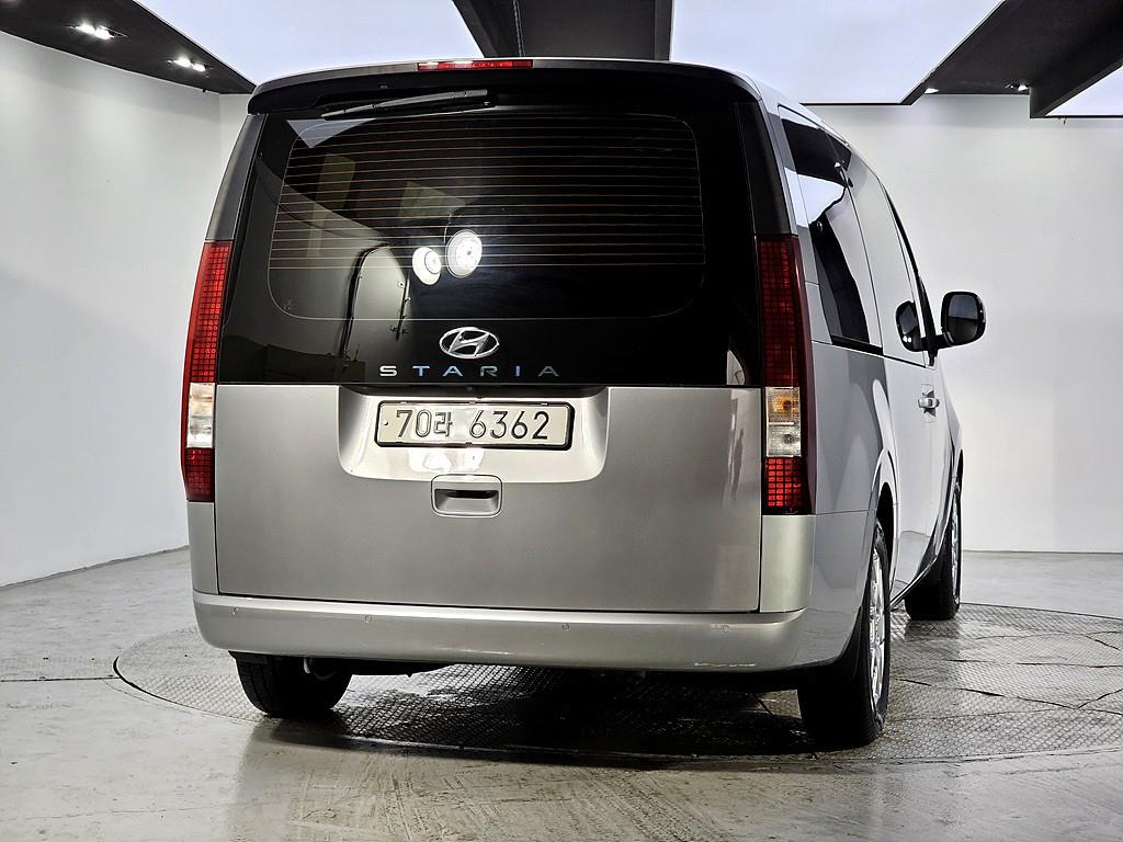 HYUNDAI Staria - Vista 3