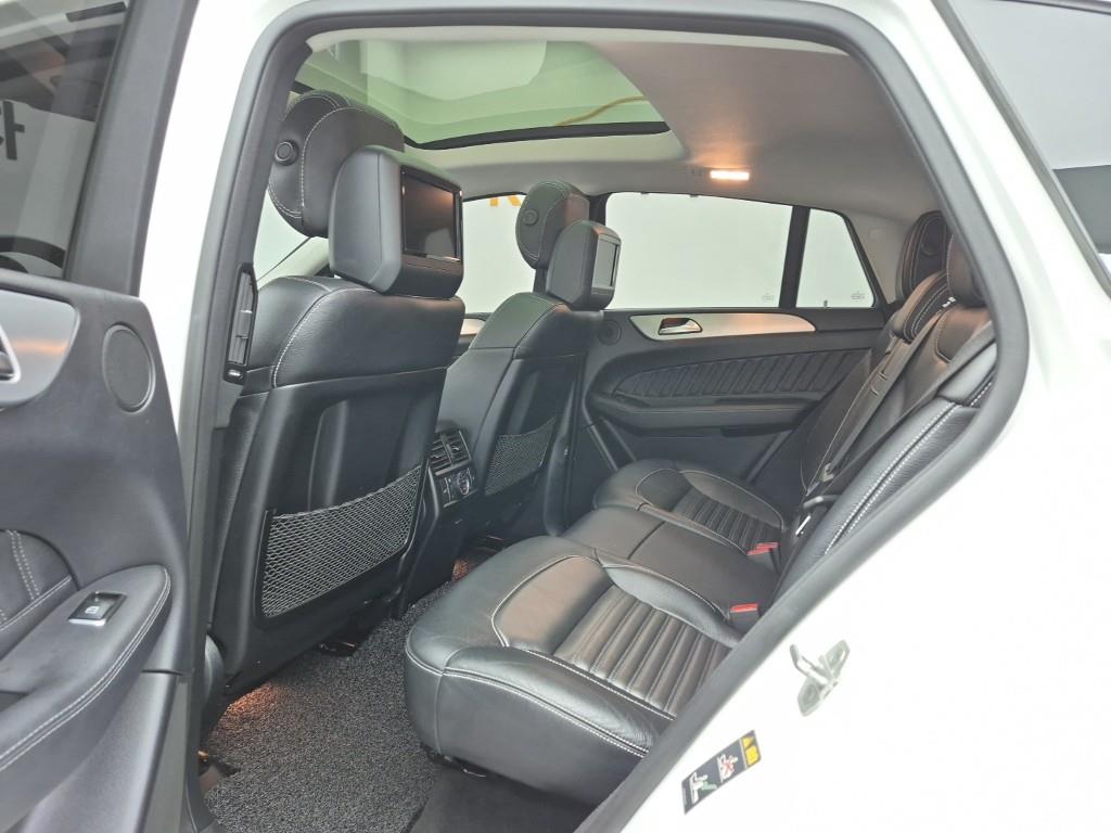 Mercedes Benz GLE Class - Vista 12