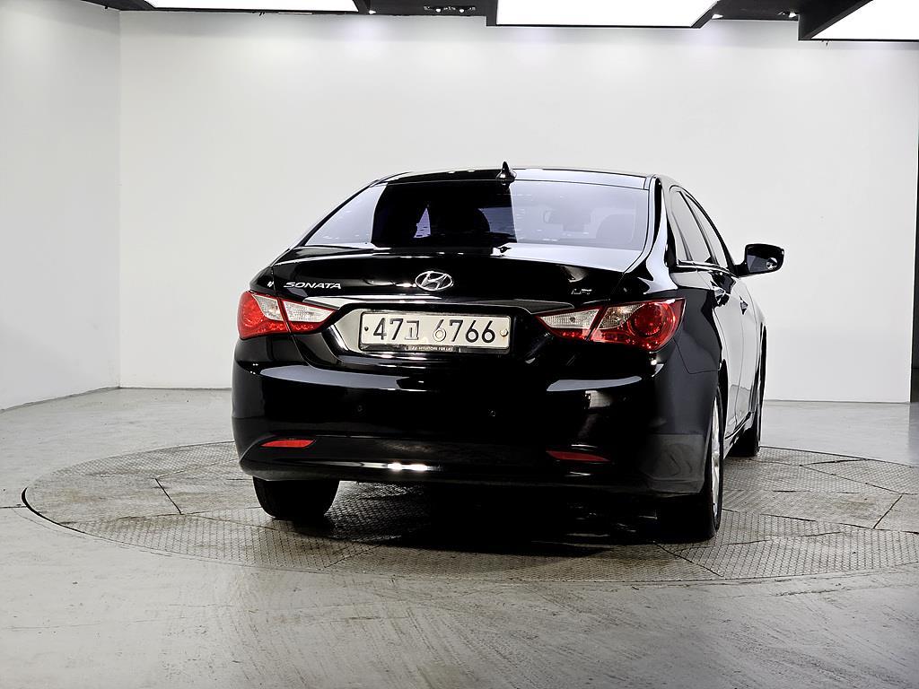 HYUNDAI Sonata - Vista 3