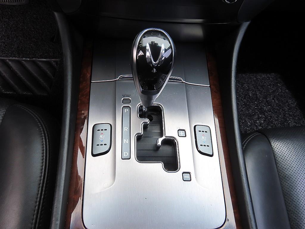HYUNDAI Equus - Vista 10