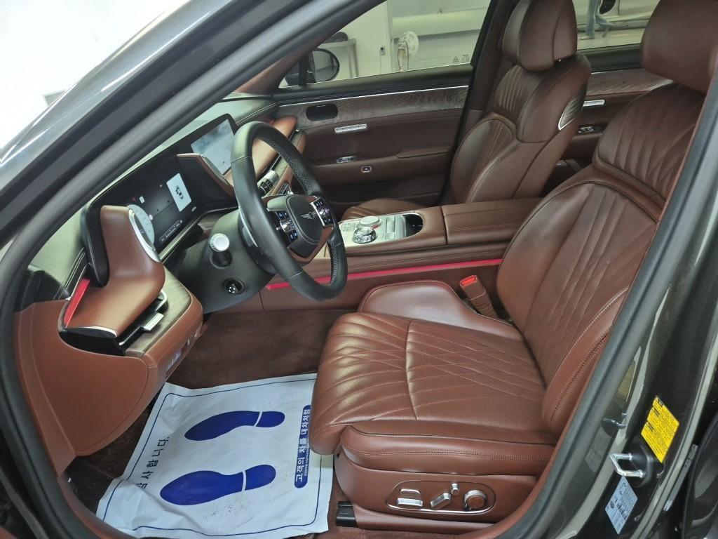 Genesis G90 - Vista 11