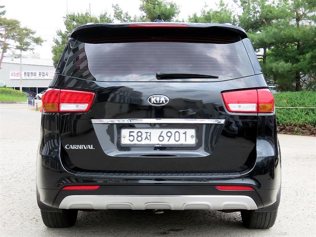 KIA Carnival - Vista 4